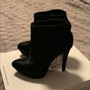 Super Sexy Black Fur Steve Madden Boots